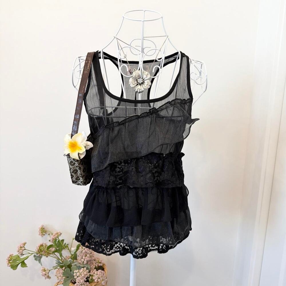 Cute vintage y2k black ruffle tank w asymmetrical lace details
